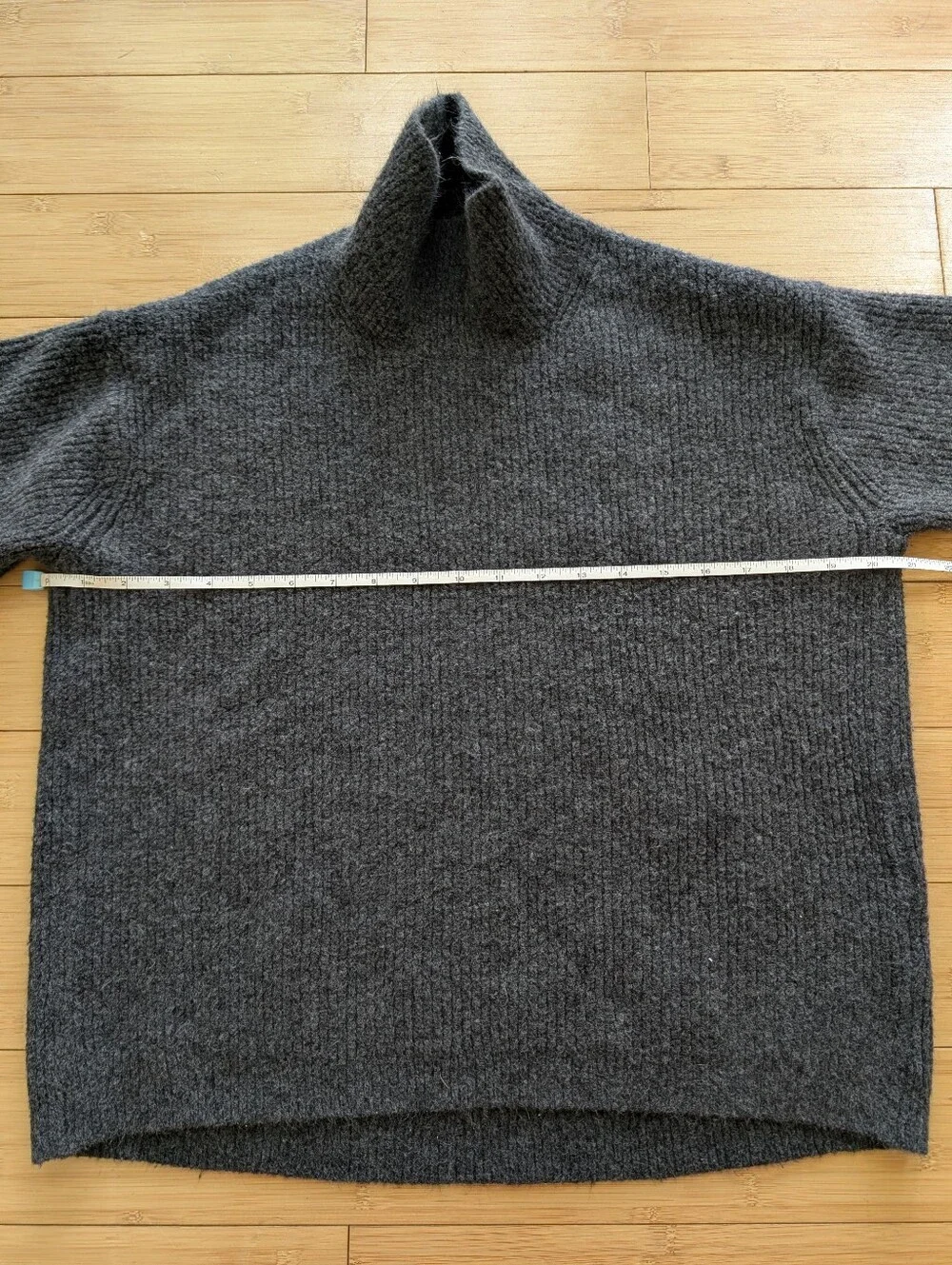 Uniqlo Dark Gray Souffle Yarn Wool Blend Turtleneck Sweater - Picture 6 of 8